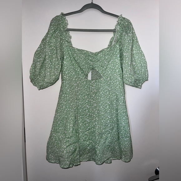 Green Floral Print Cut Out Mini Dress with Puff Sleeves Size Medium - Picture 1 of 4
